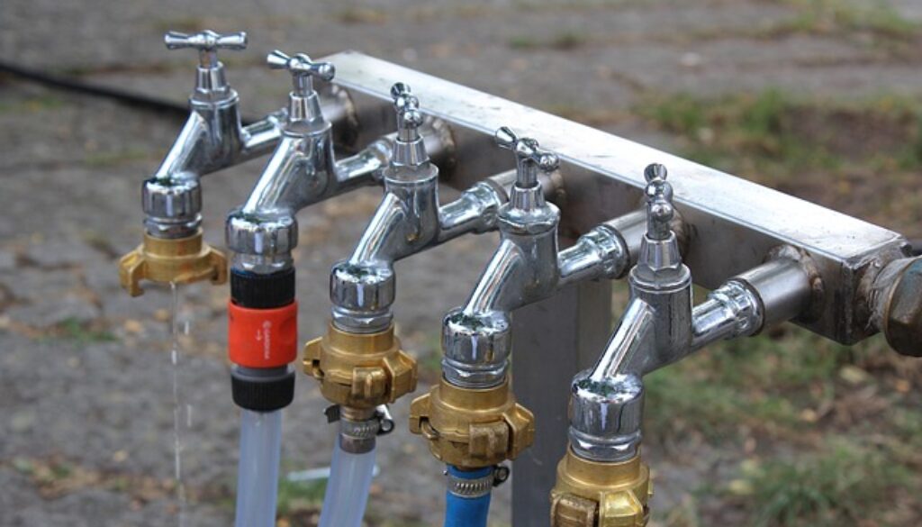 water-tap-3638275_640